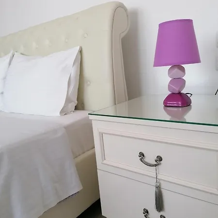 Nikitihouse 2 *